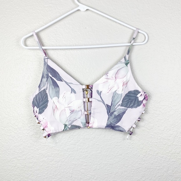 Tops - 🌻 3/$20 Solaris Style | Printed Cutout Crop Top